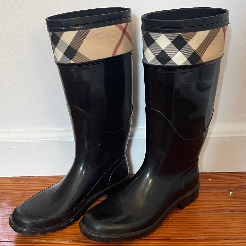 Burberry Rain Boots | 10 - Picture 3 of 14